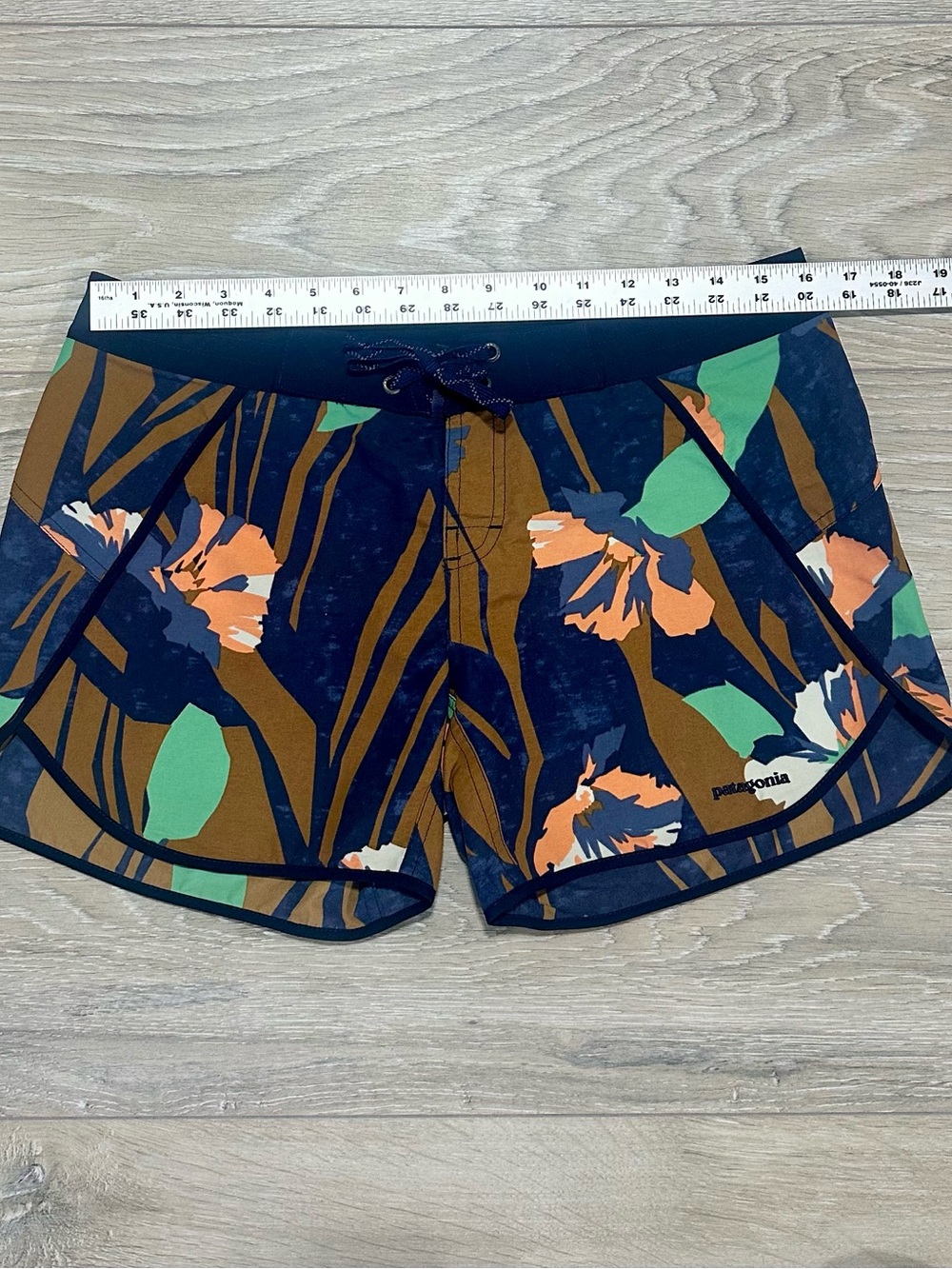 Patagonia Wavefarer Board Shorts Women’s Size 8 NWT Floral Surf Swim - Picture 5 of 7